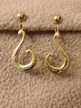 Etruscan revival gold toned earrings Shepherds Hook Vintage Read